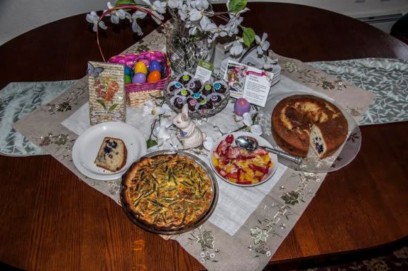 Terrys photo1easter table